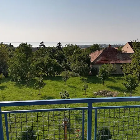 Apartment Robert Apartmant Balatonalmadi