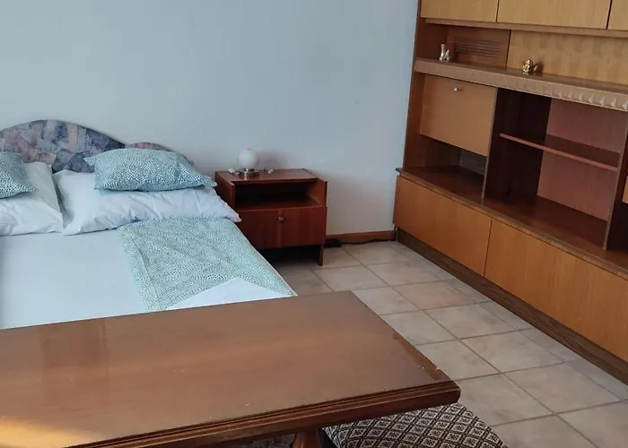 Robert Apartmant * Balatonalmadi